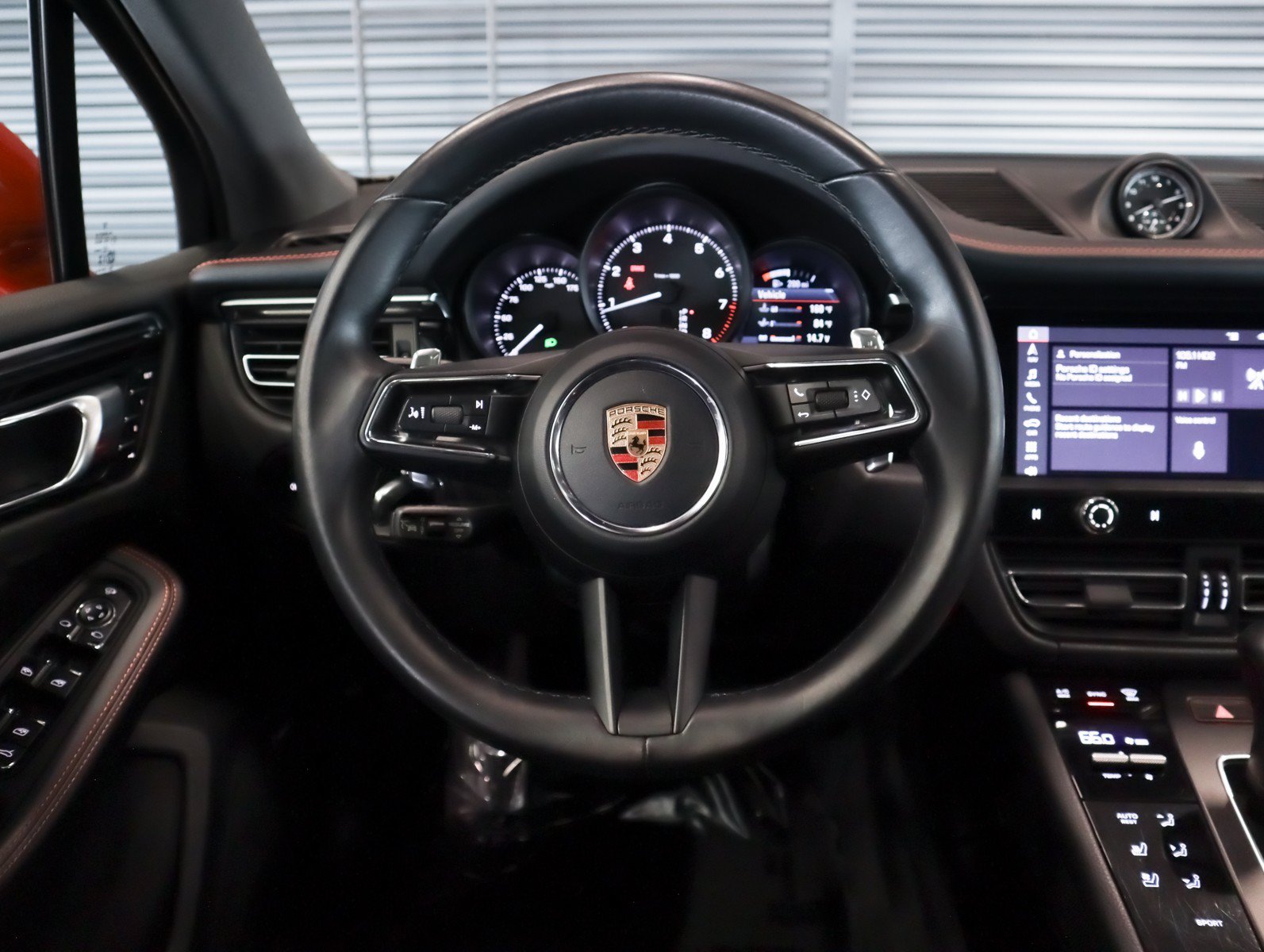 Certified 2024 Porsche Macan AWD/4WD image 15