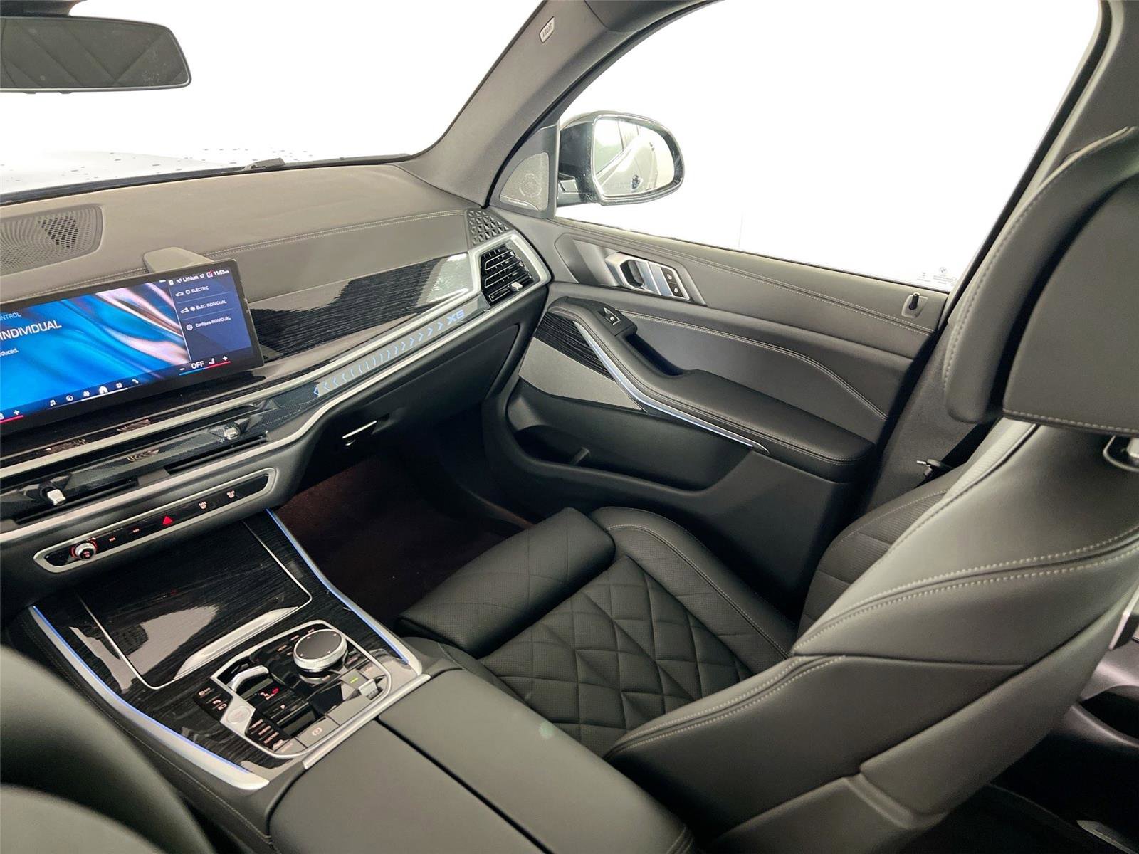 Used 2024 BMW X5 xDrive50e w/ M Sport Package image 23