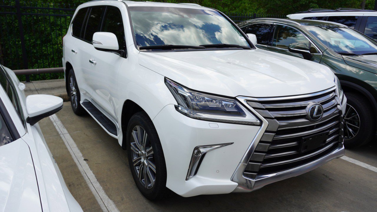 Used 2017 Lexus LX 570 4WD w/ Luxury Package image 3