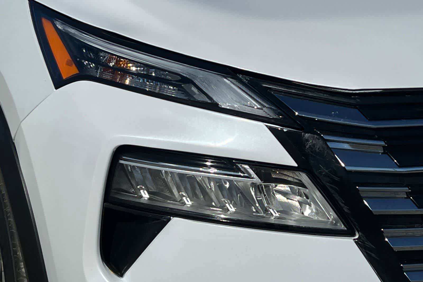 Used 2024 Nissan Rogue SV image 34