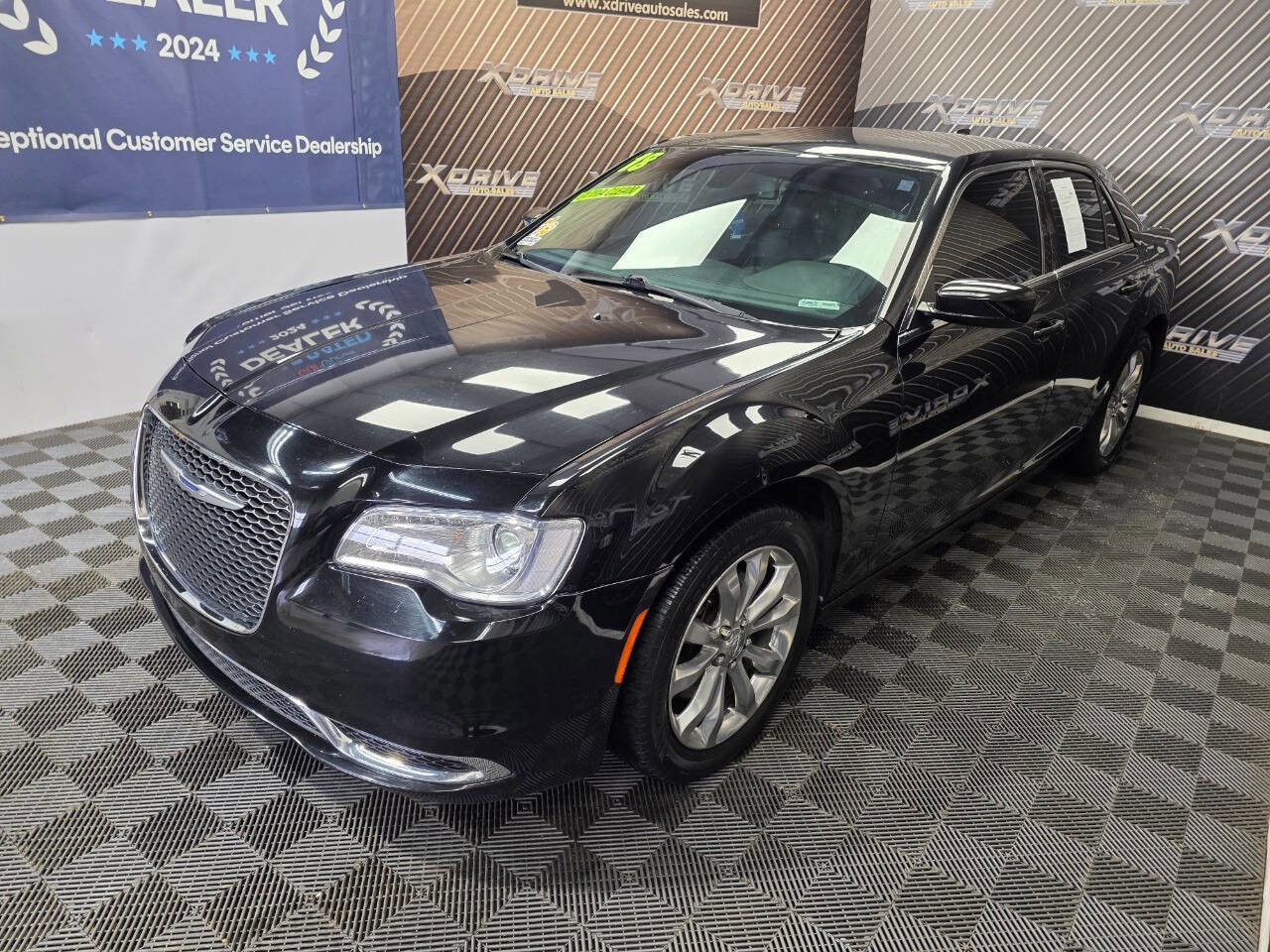 Used 2018 Chrysler 300 Touring L AWD/4WD image 1