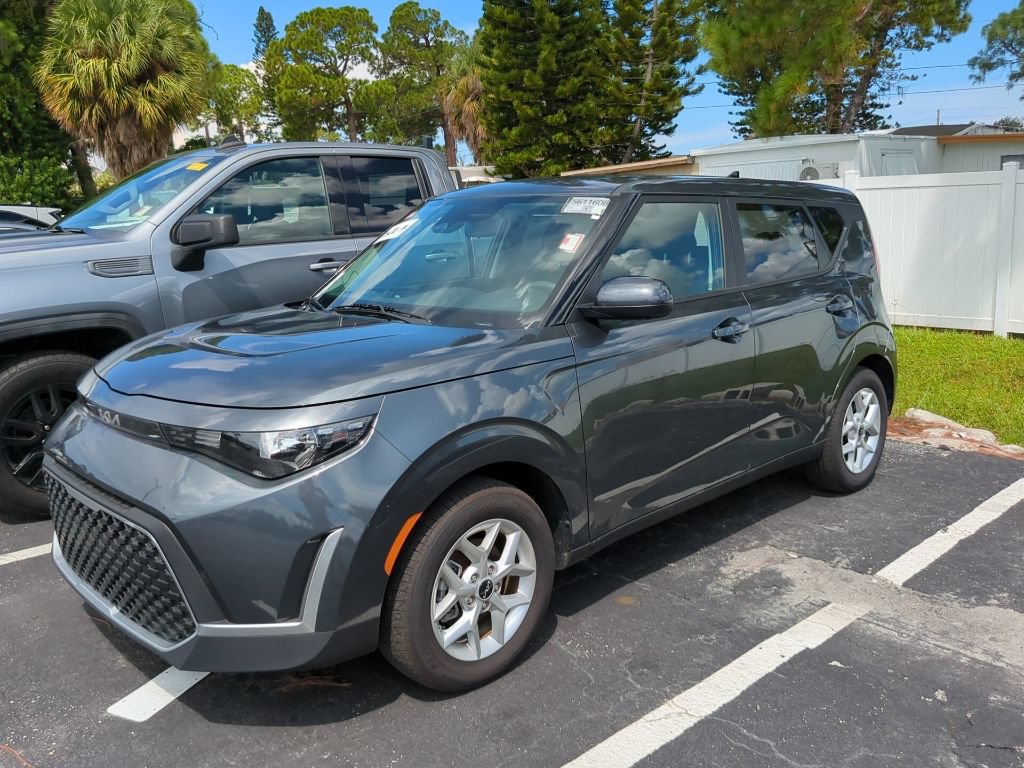 Certified 2025 Kia Soul LX w/ LX Technology Package FWD image 6