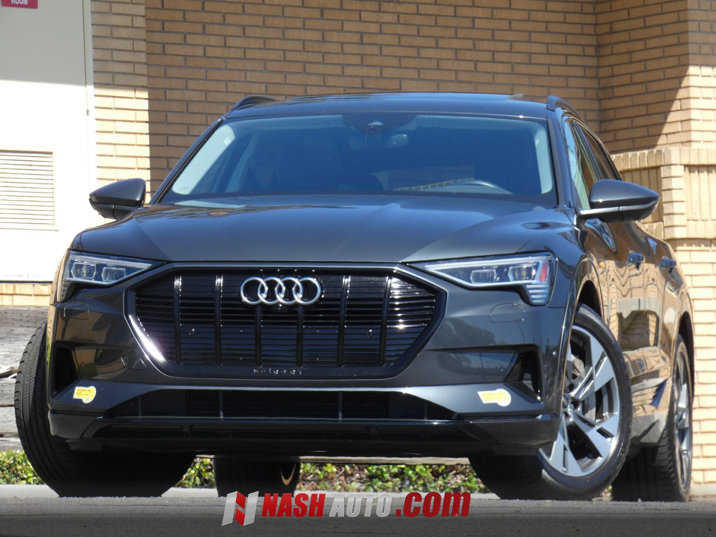 Used 2021 Audi e-tron Premium w/ Convenience Plus Package AWD/4WD image 2