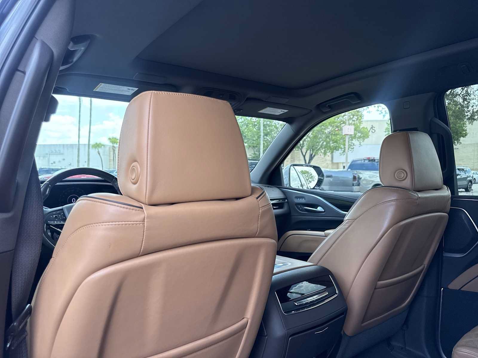 Used 2022 Cadillac Escalade Premium Luxury w/ Performance Package AWD/4WD image 23