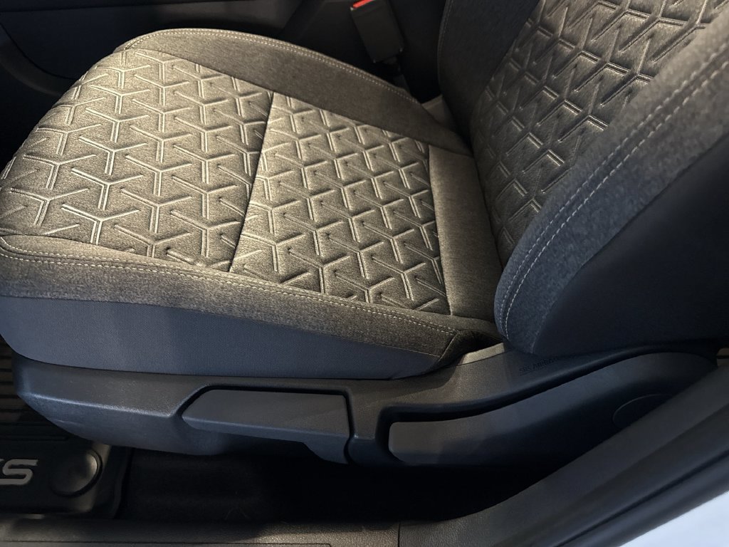 New 2027 Nissan Kicks SV AWD/4WD image 13