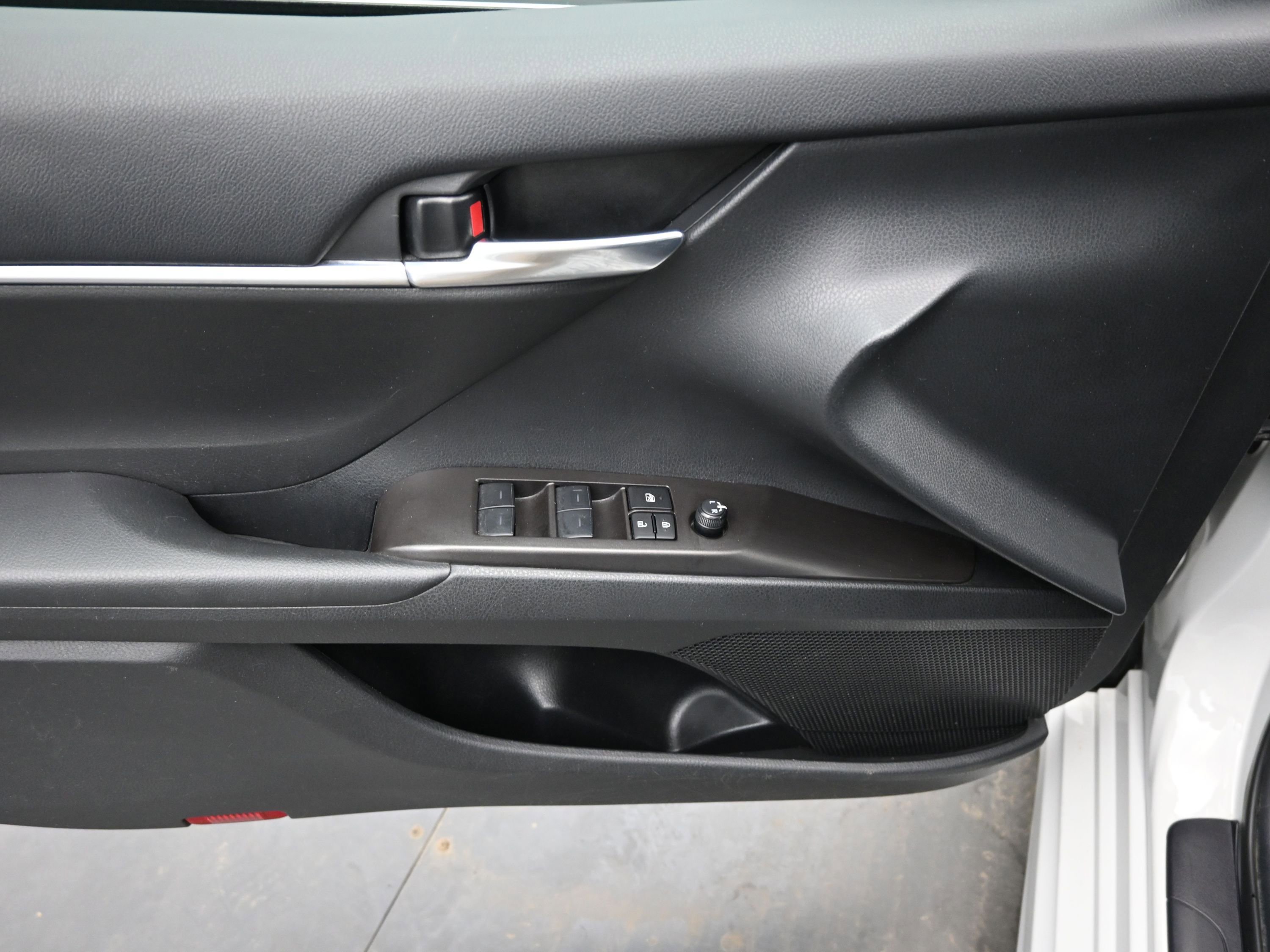 Used 2024 Toyota Camry SE image 13