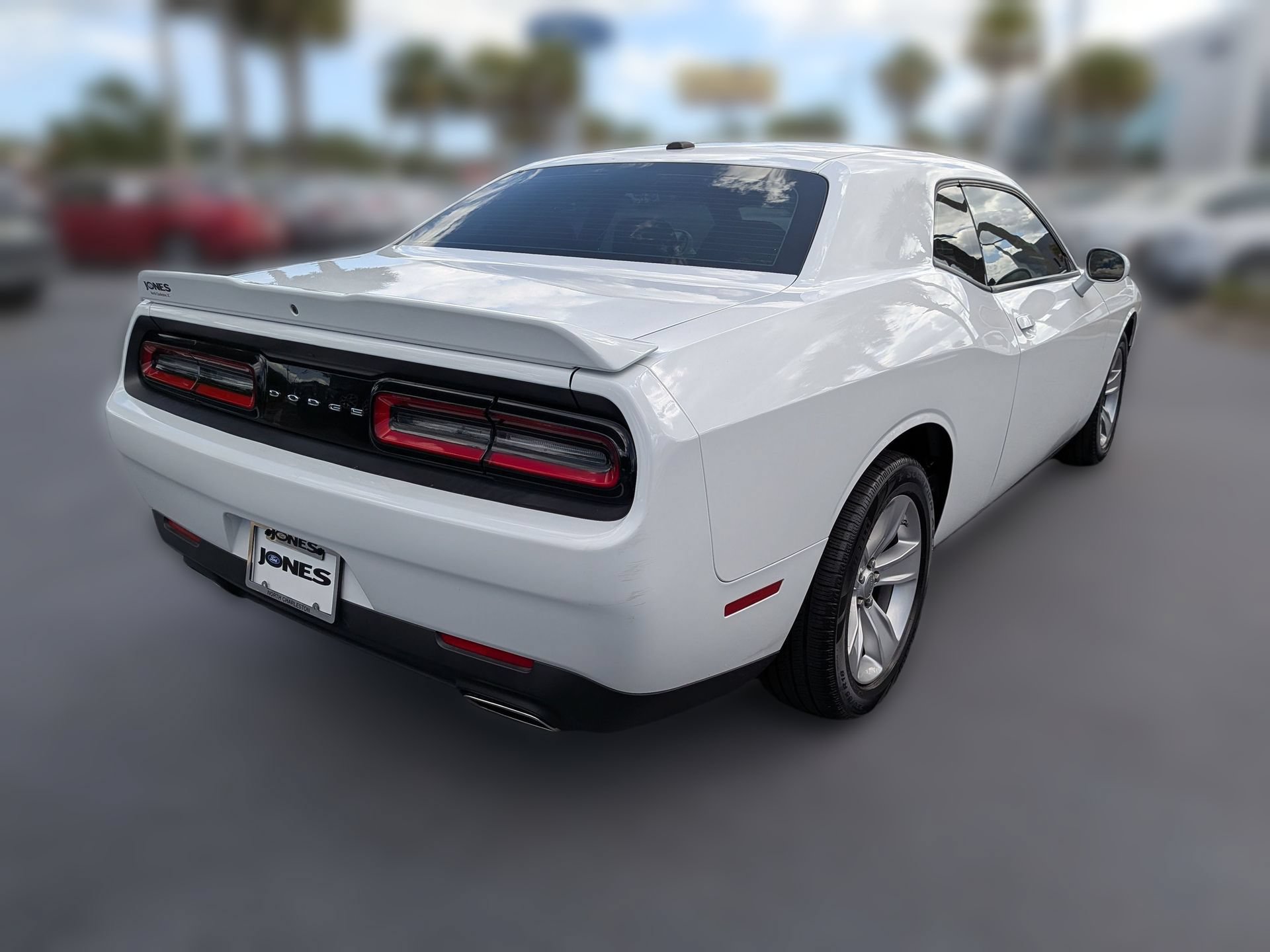 Used 2022 Dodge Challenger SXT RWD image 4