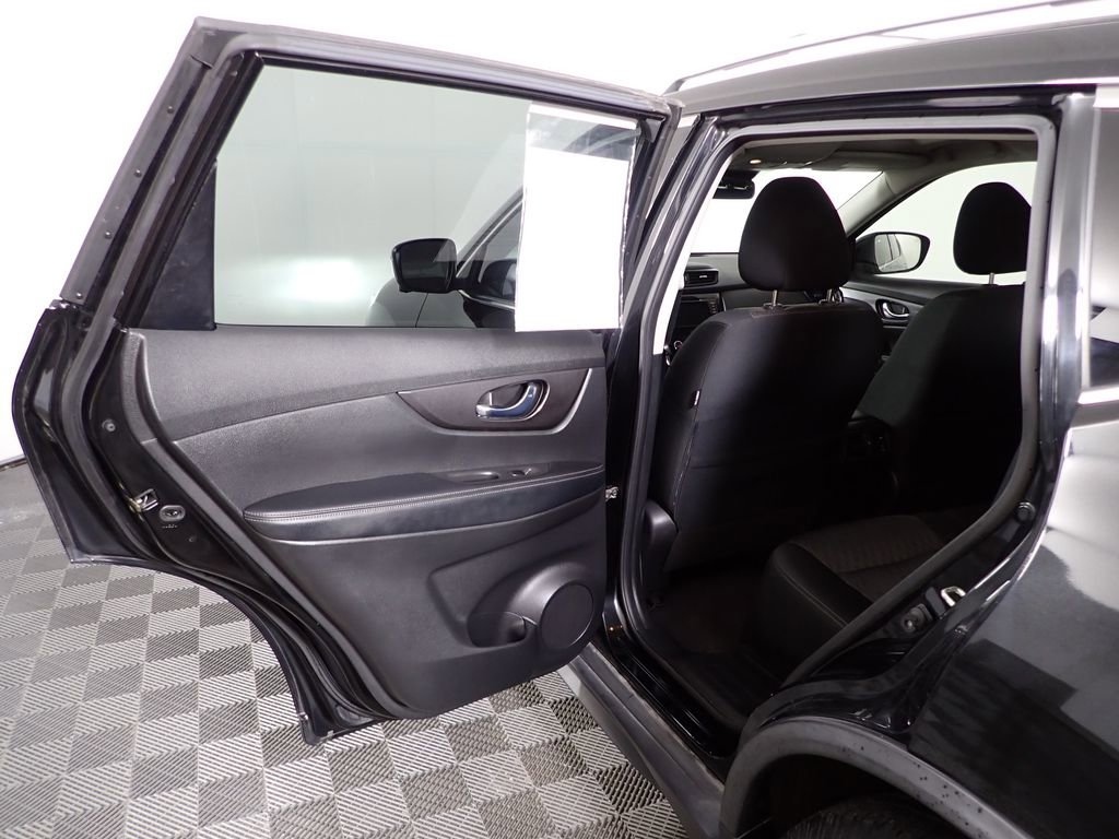 Used 2020 Nissan Rogue SV w/ Sun & Sound Touring Package image 37