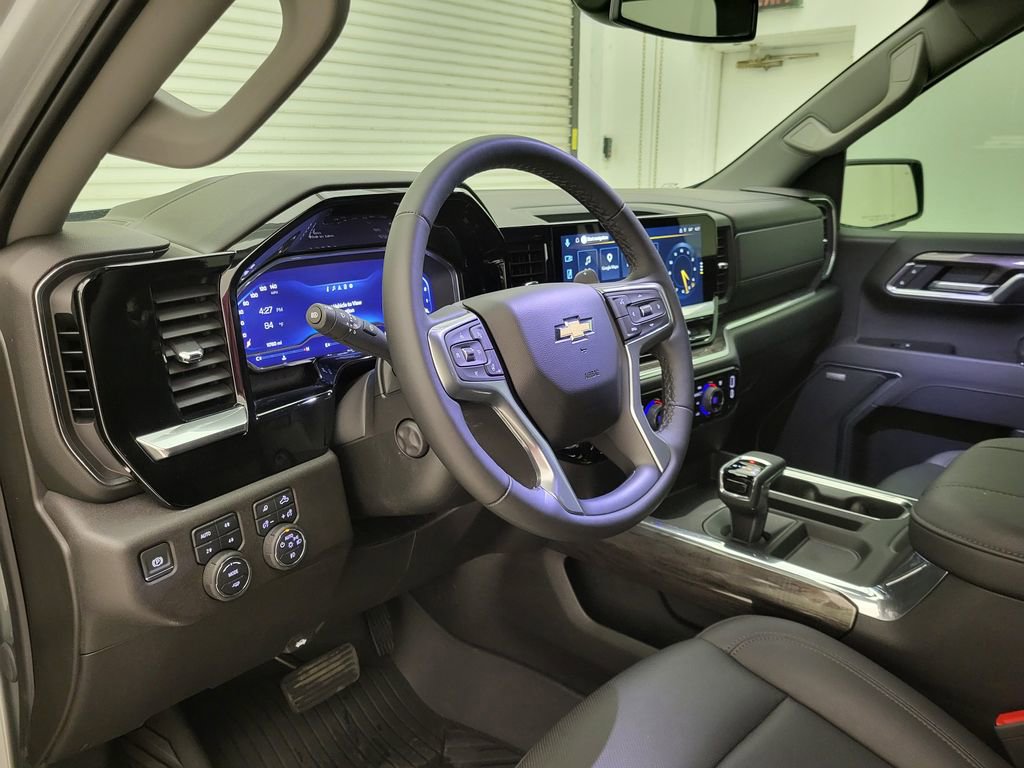Used 2025 Chevrolet Silverado 1500 LTZ image 40