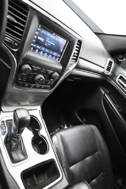 Used 2018 Jeep Grand Cherokee Limited RWD image 16