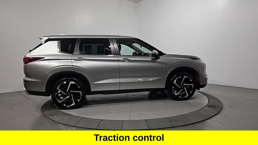 Used 2023 Mitsubishi Outlander SE image 6