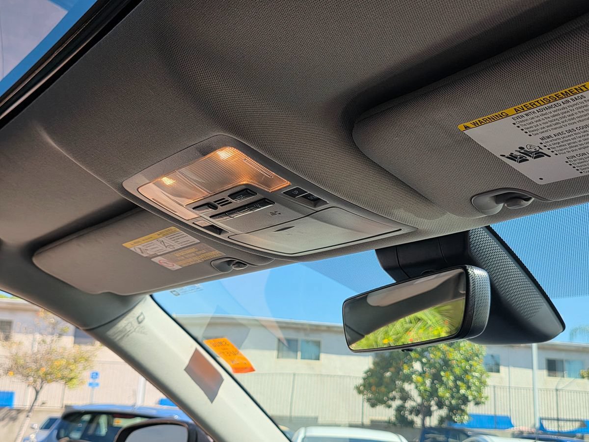 Used 2018 Toyota Highlander XLE FWD image 19