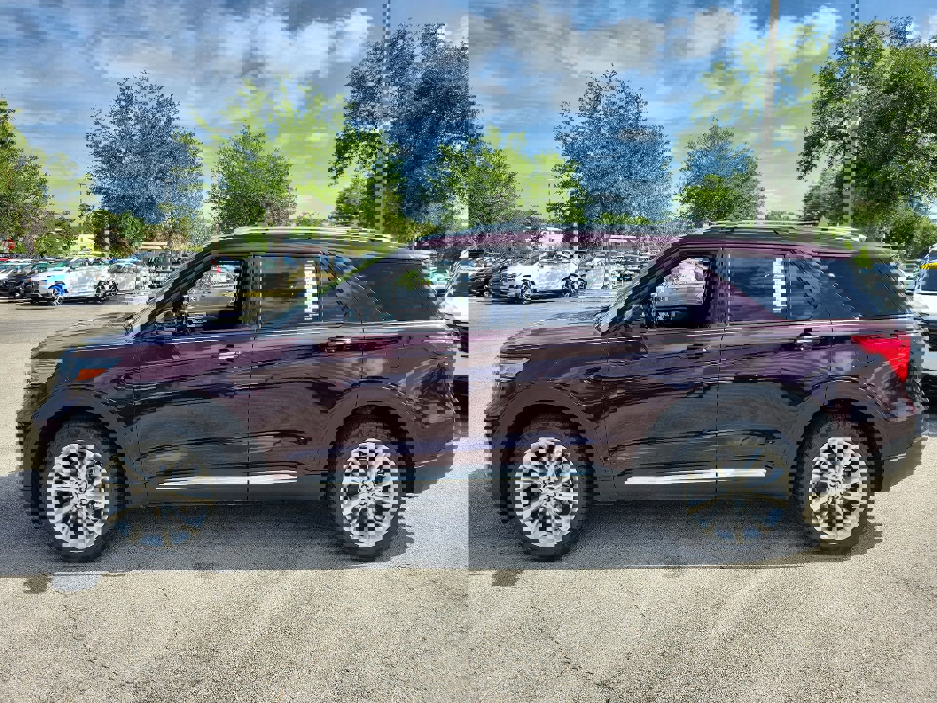 Used 2023 Ford Explorer Platinum w/ Technology Package image 9