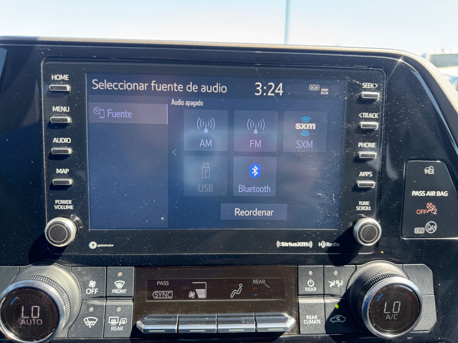 Used 2022 Toyota Highlander LE FWD image 23