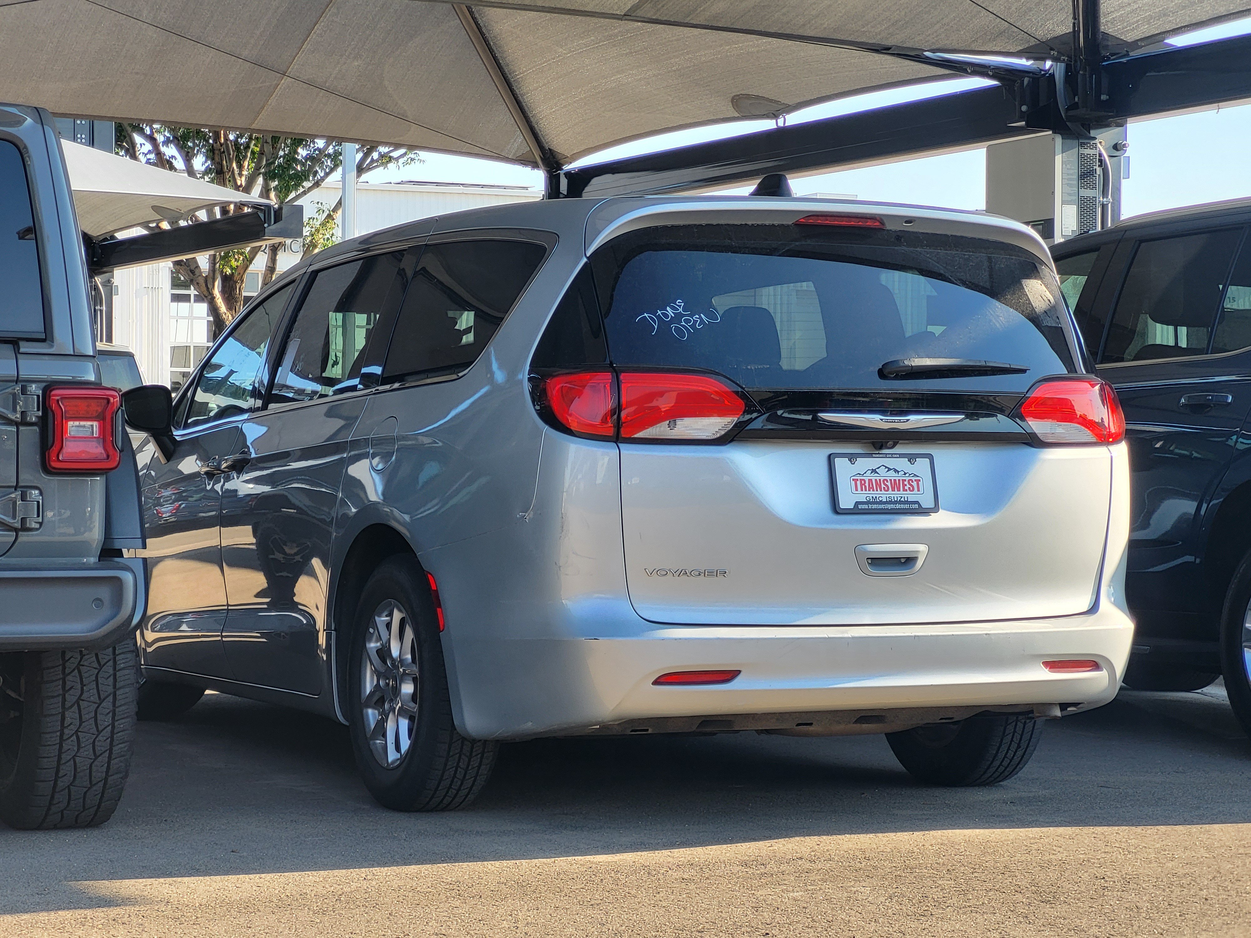 Used 2023 Chrysler Voyager LX FWD image 5