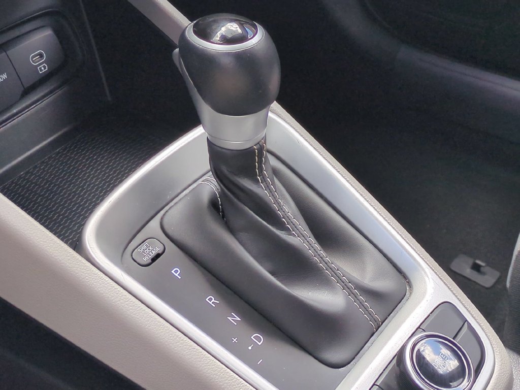 Used 2025 Hyundai Venue SEL FWD image 19