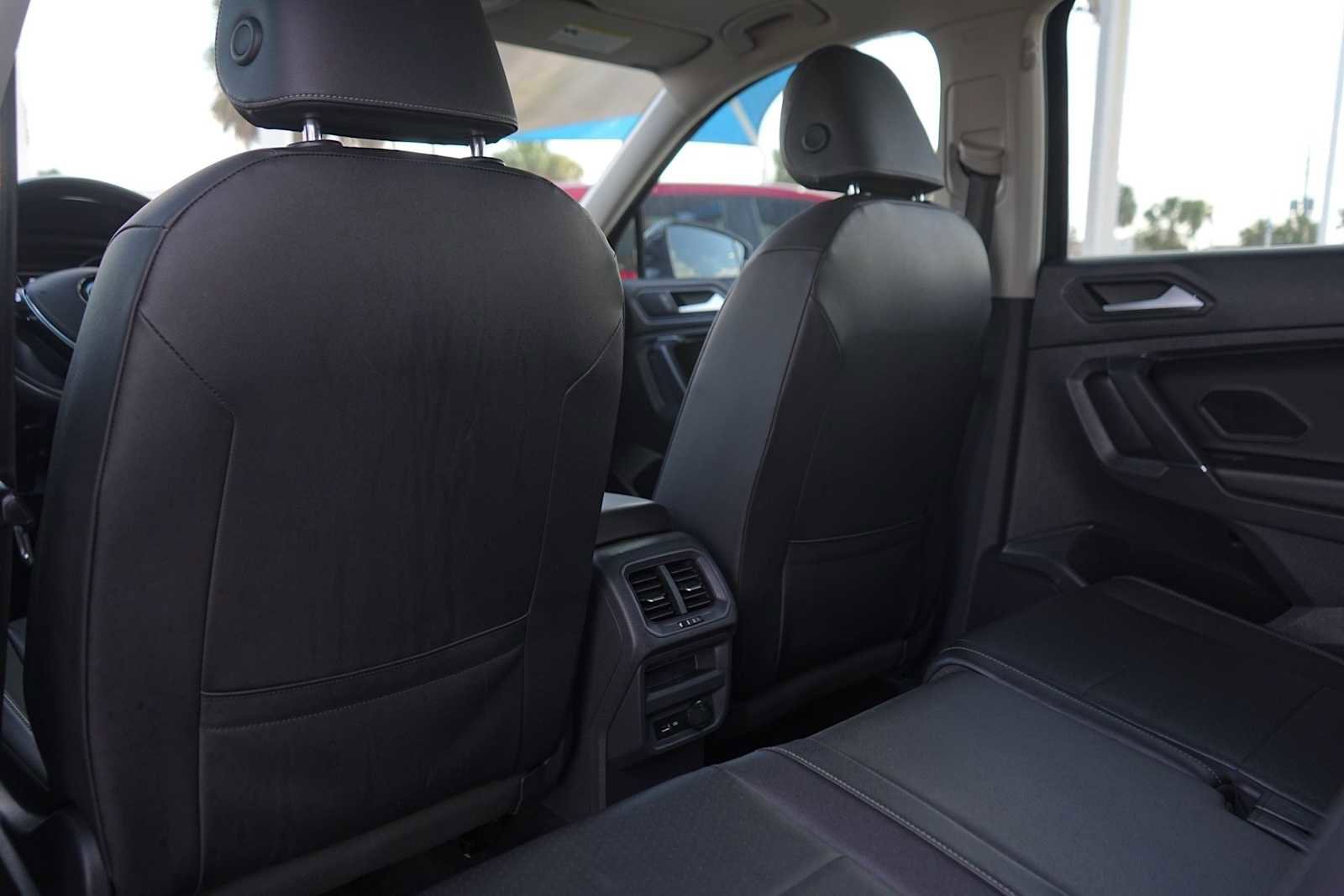 Used 2020 Volkswagen Tiguan SE w/ Panoramic Sunroof Package FWD image 13