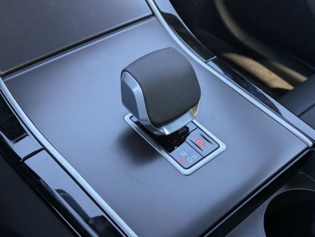 New 2026 Land Rover Range Rover Velar Dynamic SE image 9