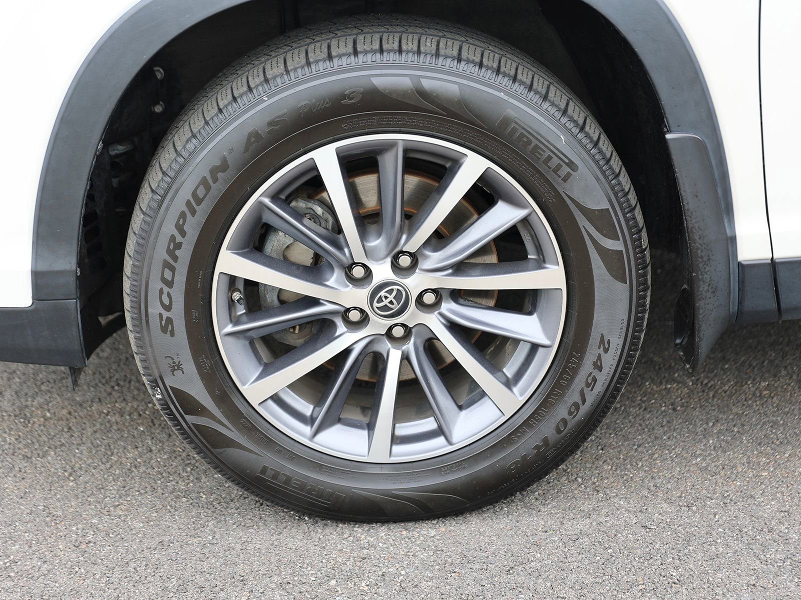 Used 2019 Toyota Highlander XLE AWD/4WD image 11