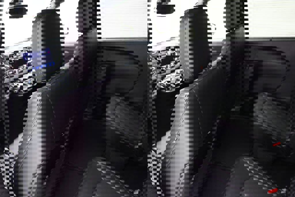 Used 2025 Chrysler Pacifica Select image 11