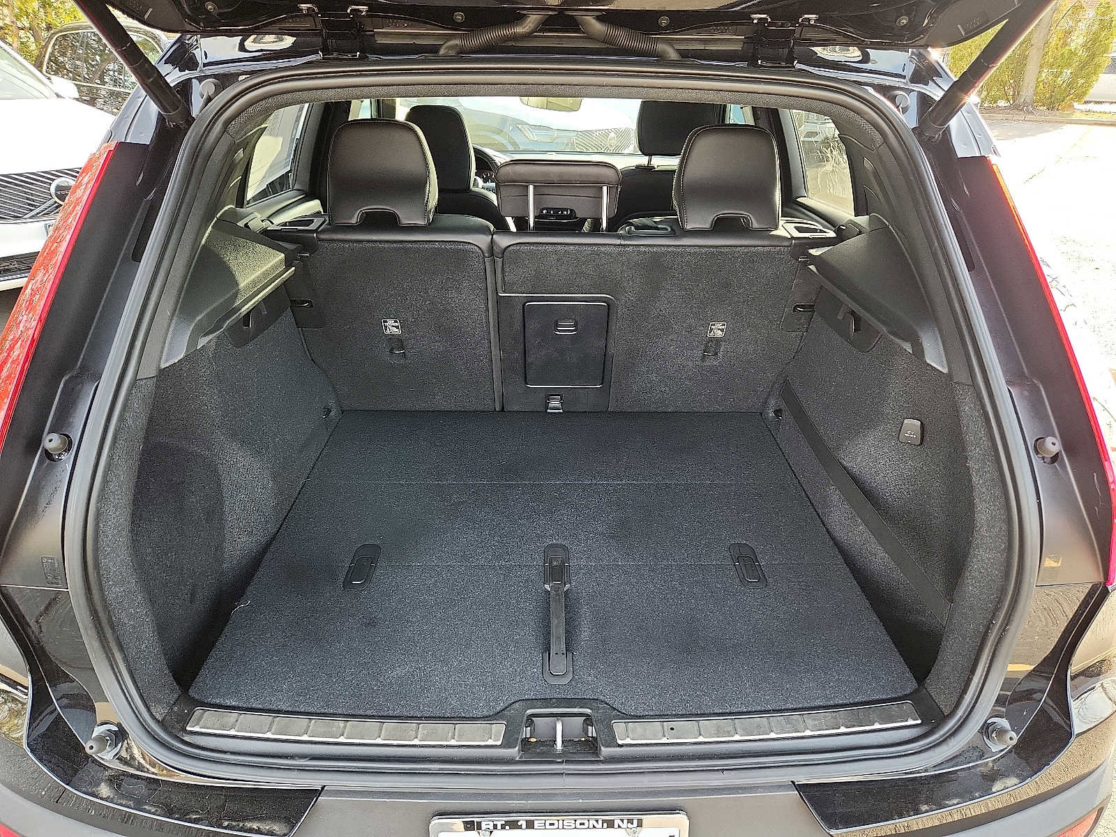 Used 2020 Volvo XC40 T5 R-Design w/ Protection Package Premier image 26