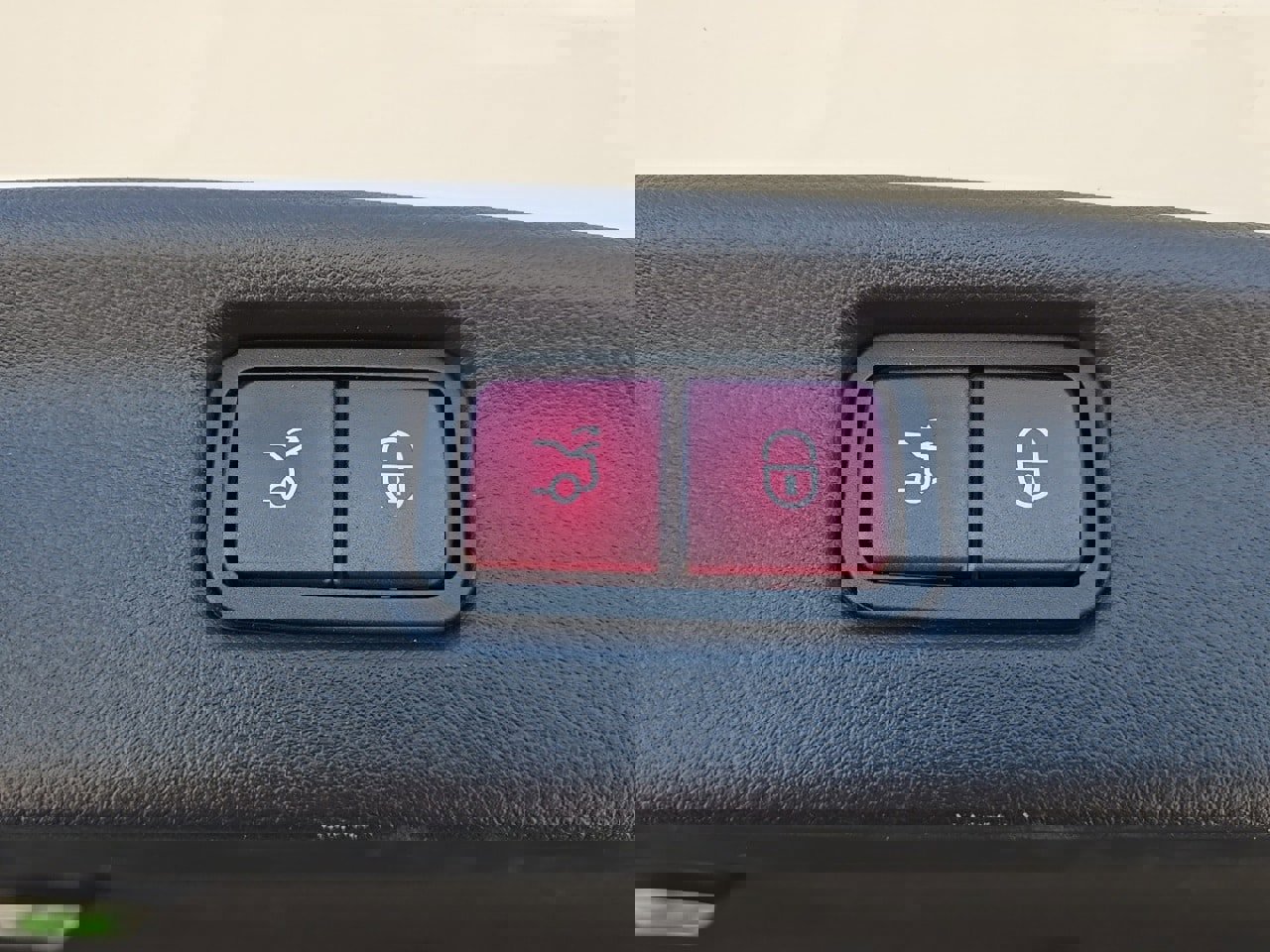 Used 2023 Mercedes-Benz C 300 4MATIC Sedan image 32