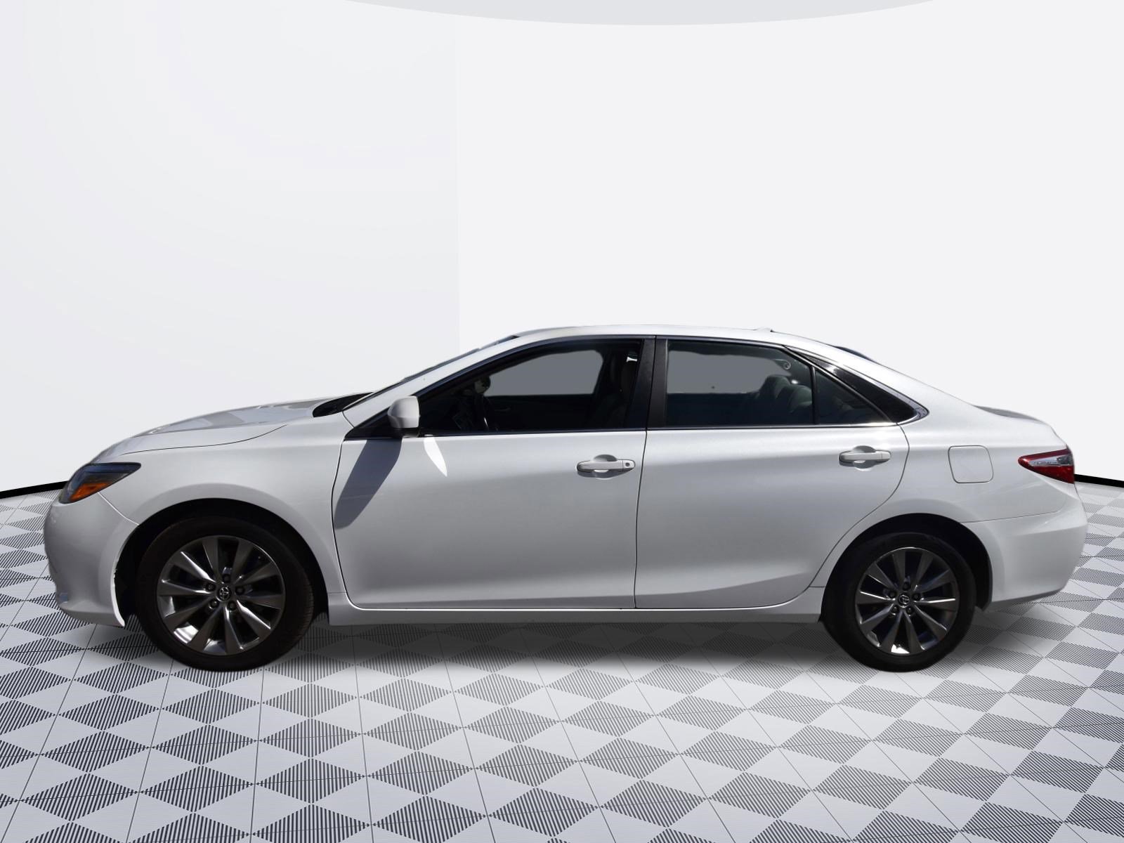 Used 2017 Toyota Camry XLE w/ Advanced Technology Package FWD image 3