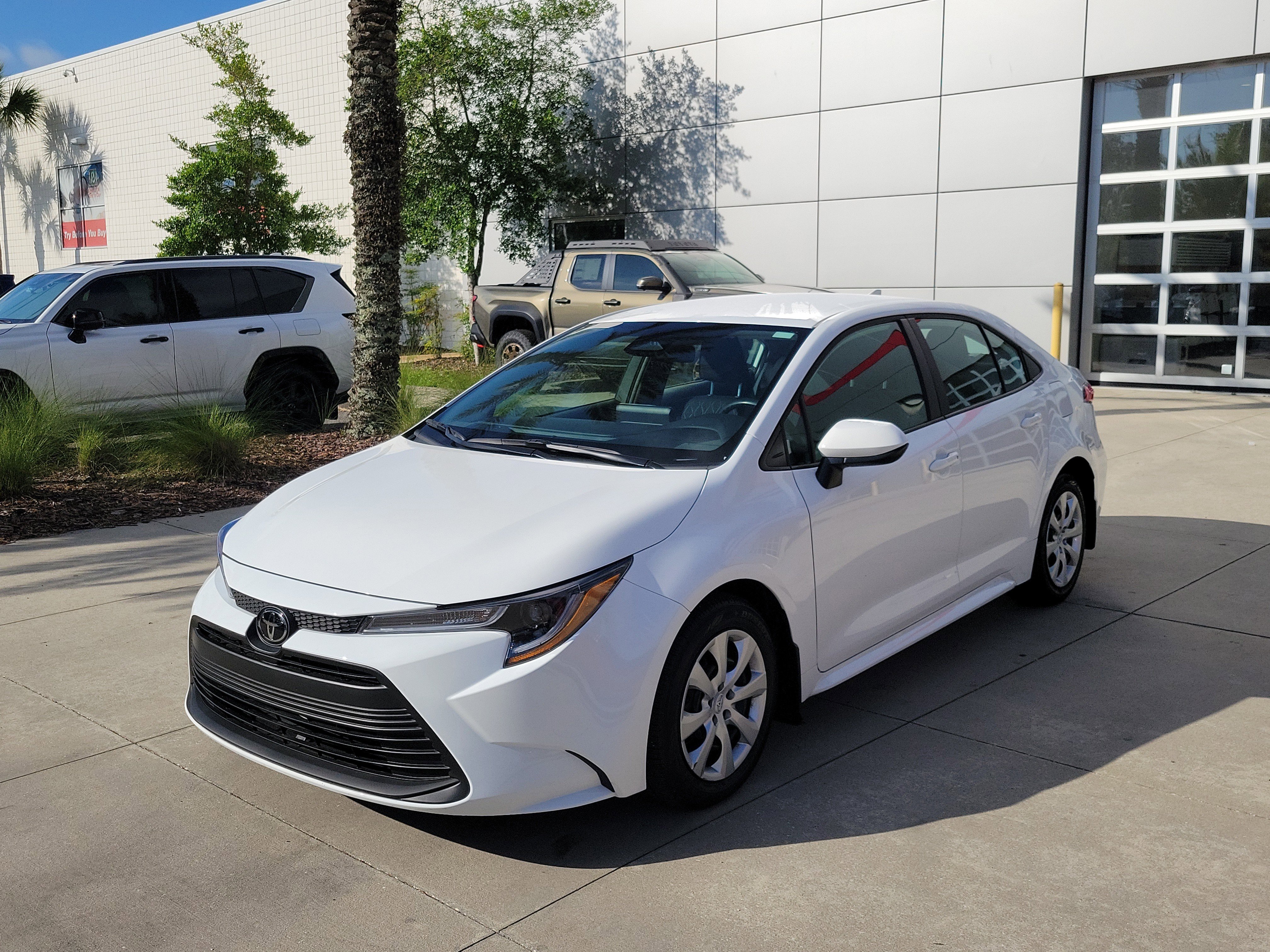Certified 2025 Toyota Corolla LE FWD image 1