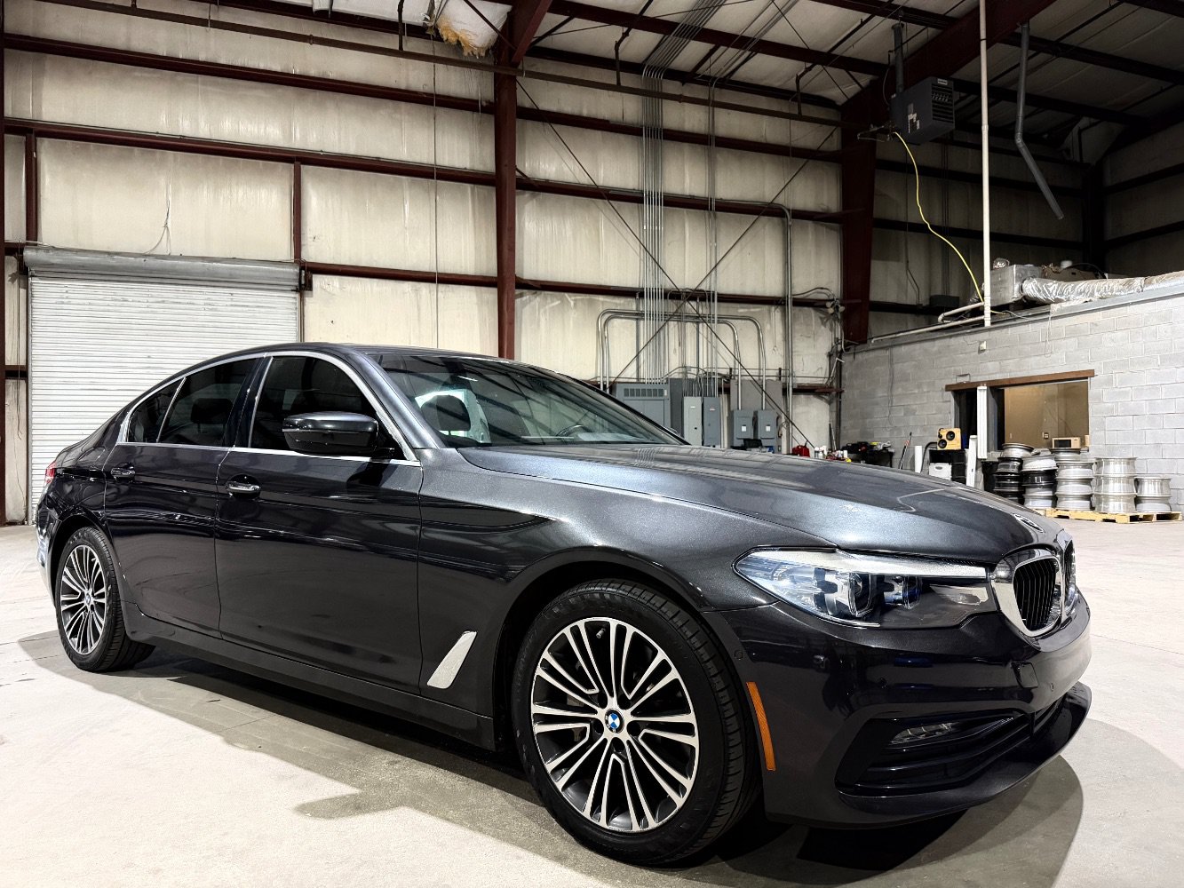 Used 2017 BMW 530i RWD image 1