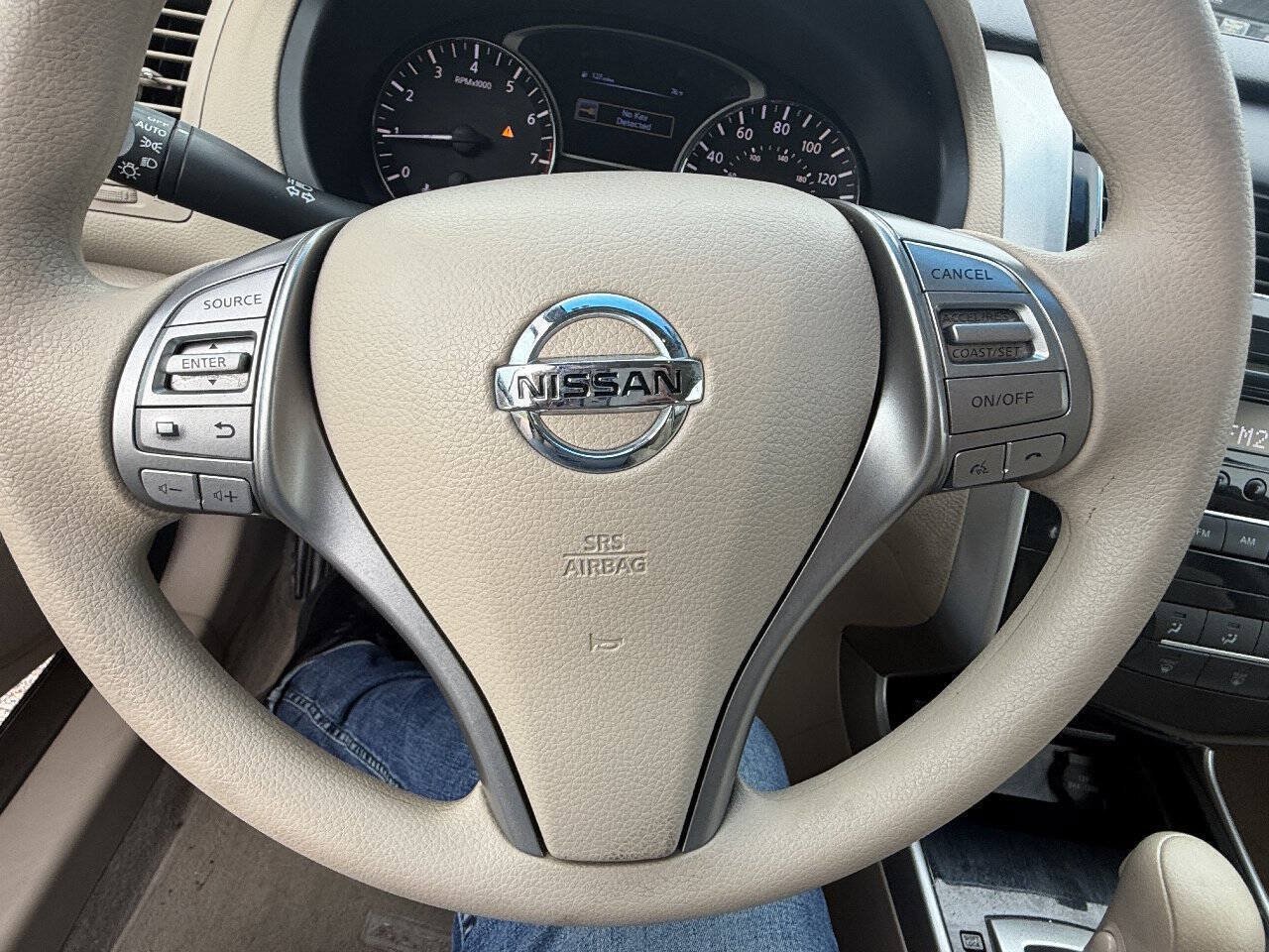 Used 2014 Nissan Altima 2.5 S FWD image 11