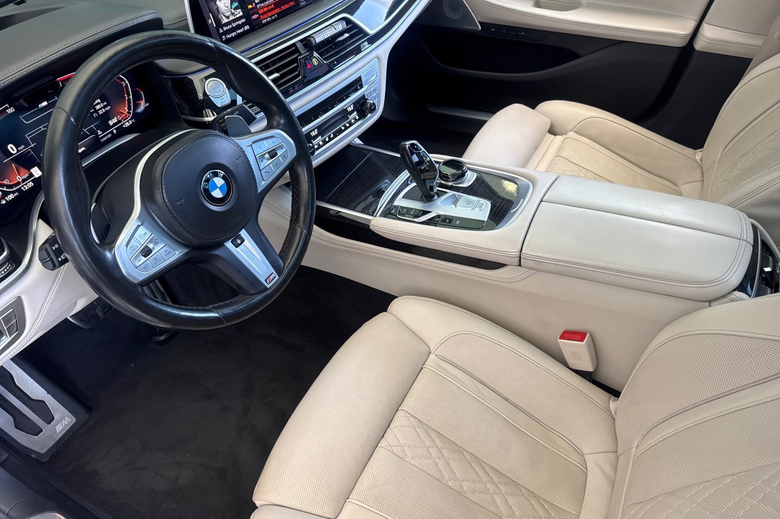 Certified 2022 BMW 750i xDrive w/ Executive Package AWD/4WD image 4