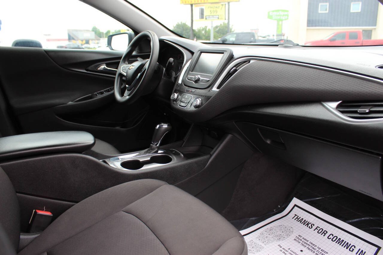 Used 2018 Chevrolet Malibu LS w/ LPO, Convenience Package 1 FWD image 9