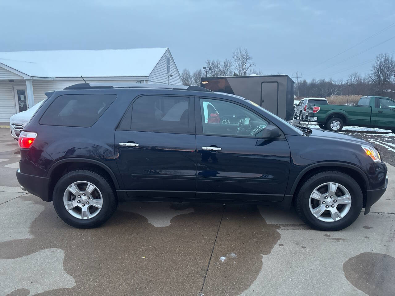 Used 2011 GMC Acadia SLE image 2