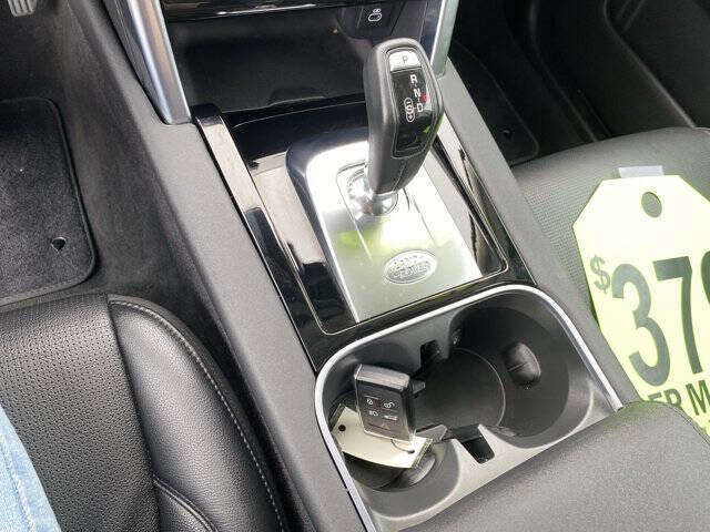 Used 2021 Land Rover Discovery Sport SE image 14