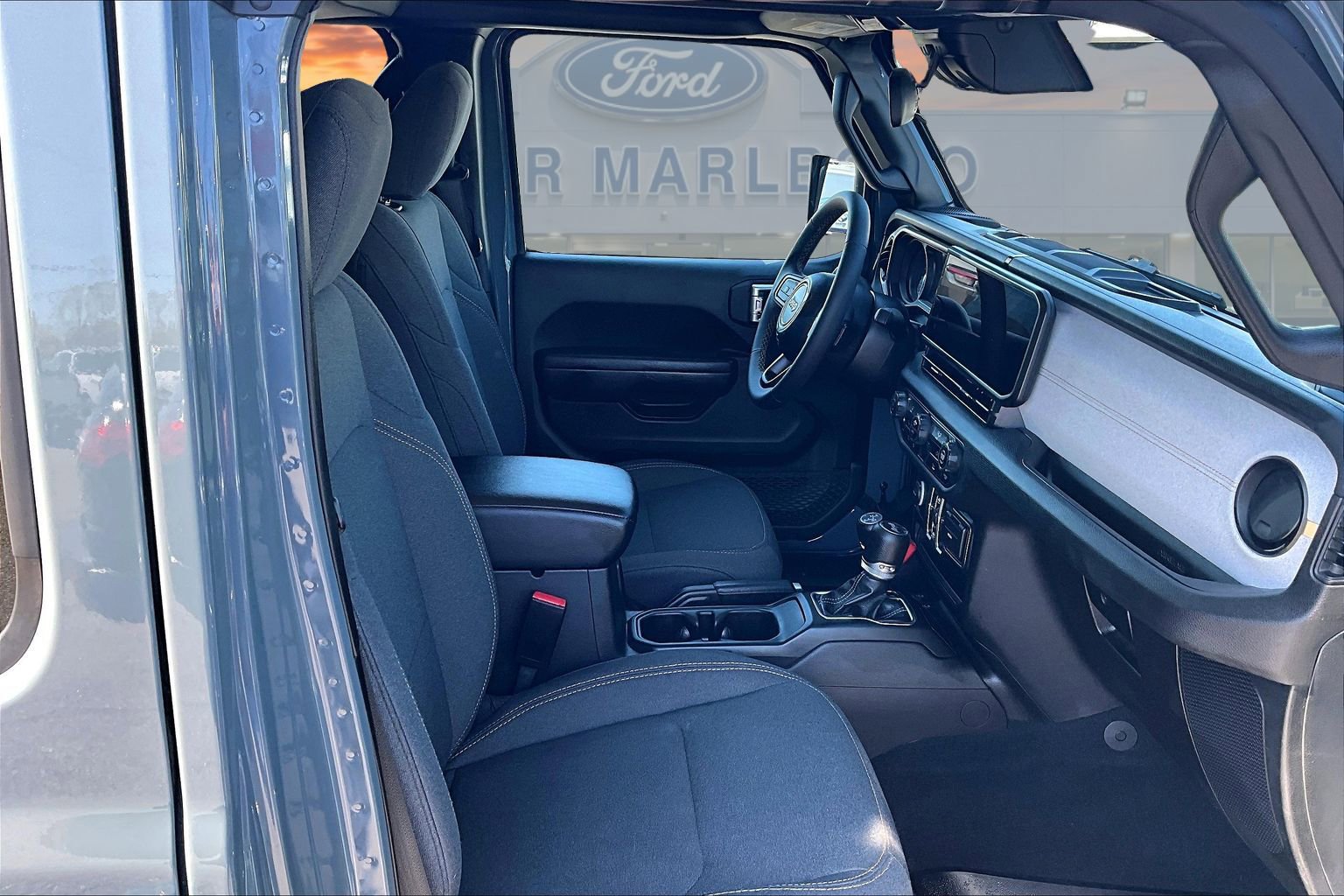 Used 2024 Jeep Wrangler Unlimited AWD/4WD image 7