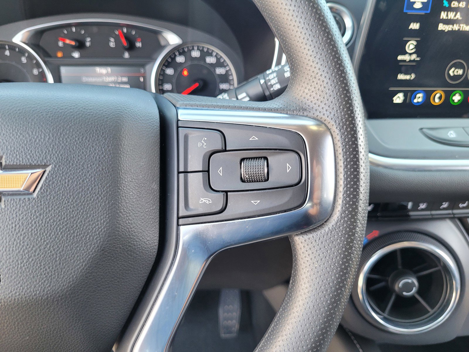 Used 2025 Chevrolet Blazer LT AWD/4WD image 23