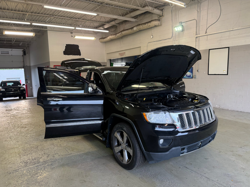 Used 2012 Jeep Grand Cherokee Overland AWD/4WD image 9