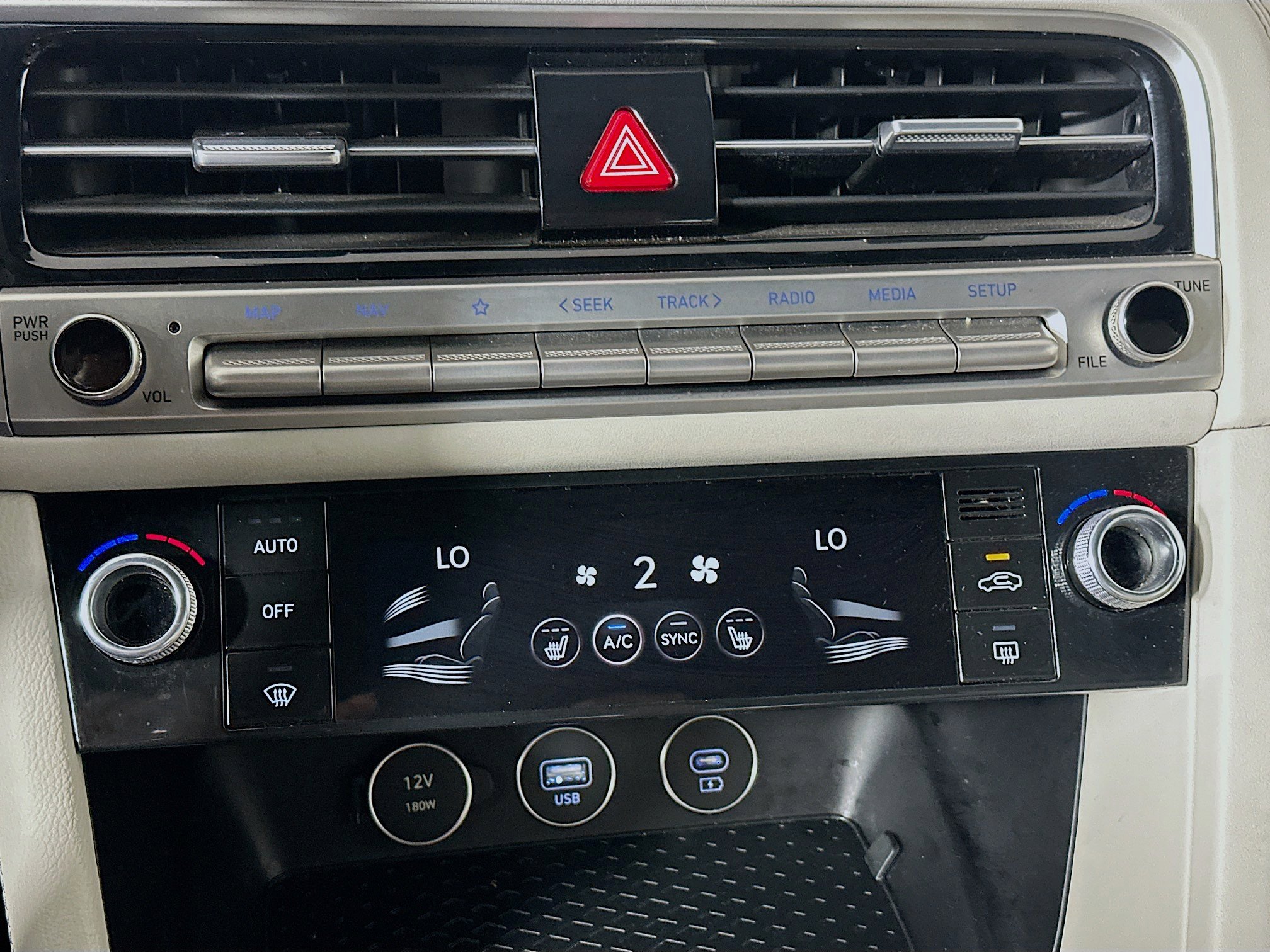 Used 2025 Genesis G70 2.5T image 24