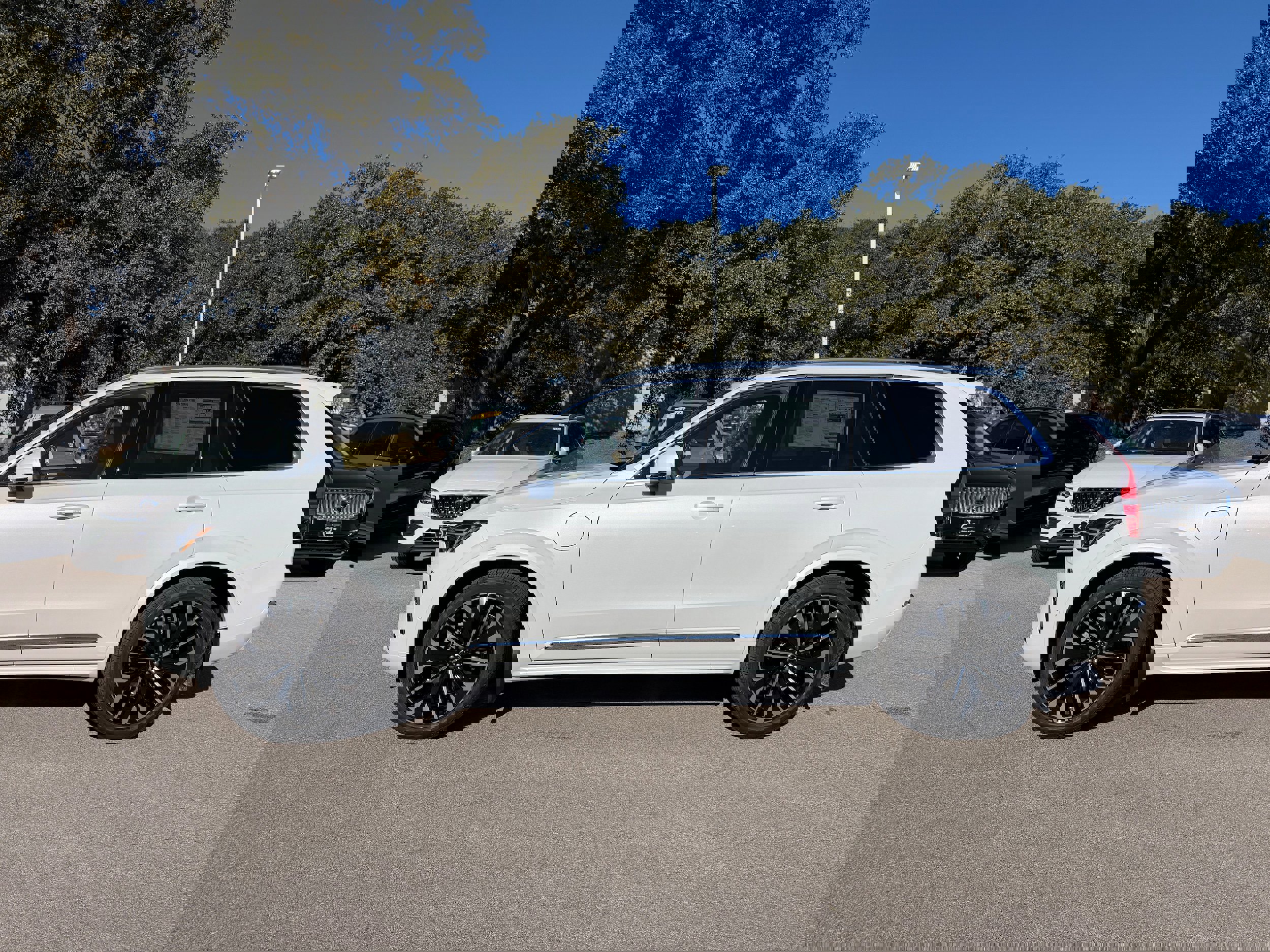 New 2026 Volvo XC90 T8 Ultra w/ Lounge Package image 3