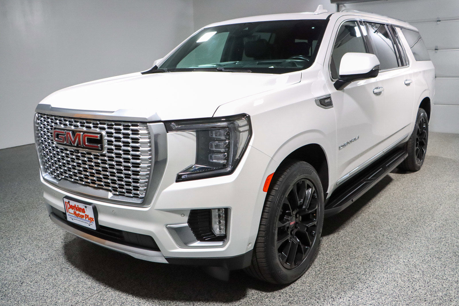 Used 2023 GMC Yukon XL Denali w/ Advanced Technology Package AWD/4WD image 39