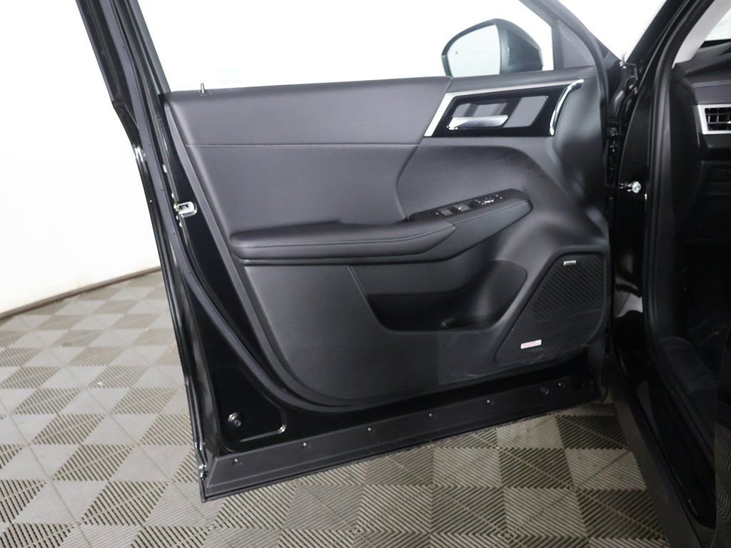 New 2026 Mitsubishi Outlander SE image 25