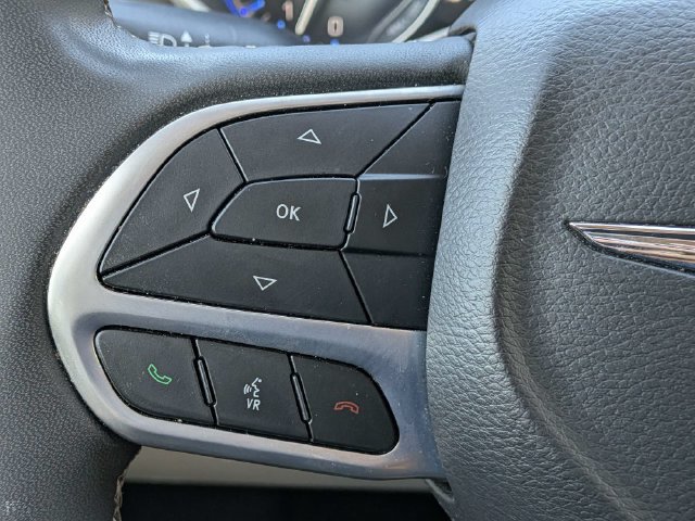 Used 2024 Chrysler Pacifica Touring-L FWD image 25