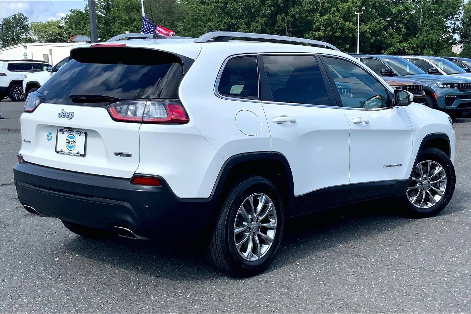 Used 2019 Jeep Cherokee Latitude Plus AWD/4WD image 11