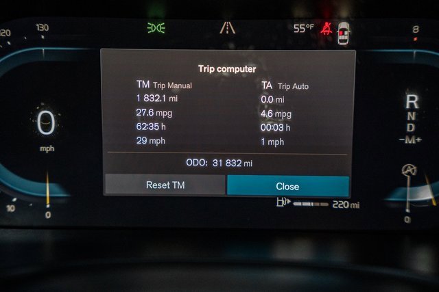 Used 2023 Volvo V60 B5 Cross Country Plus image 41