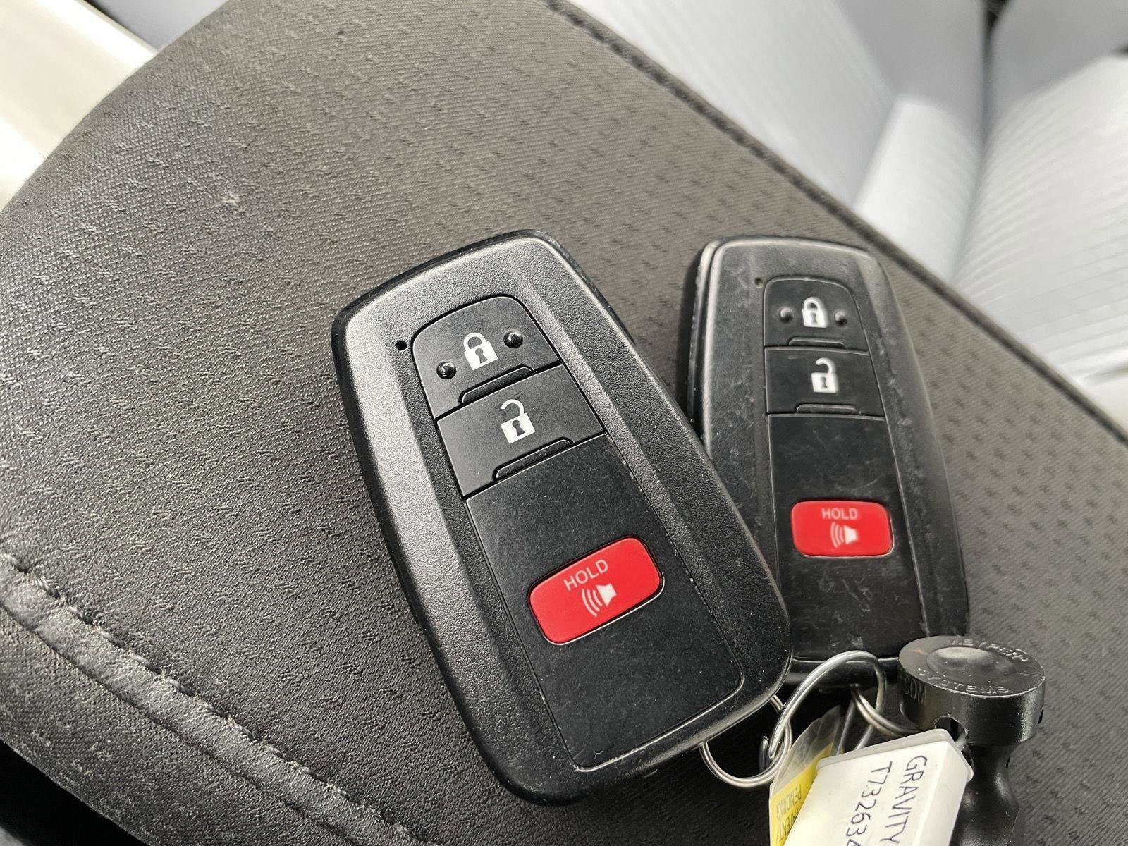 Used 2018 Toyota Prius Three image 31