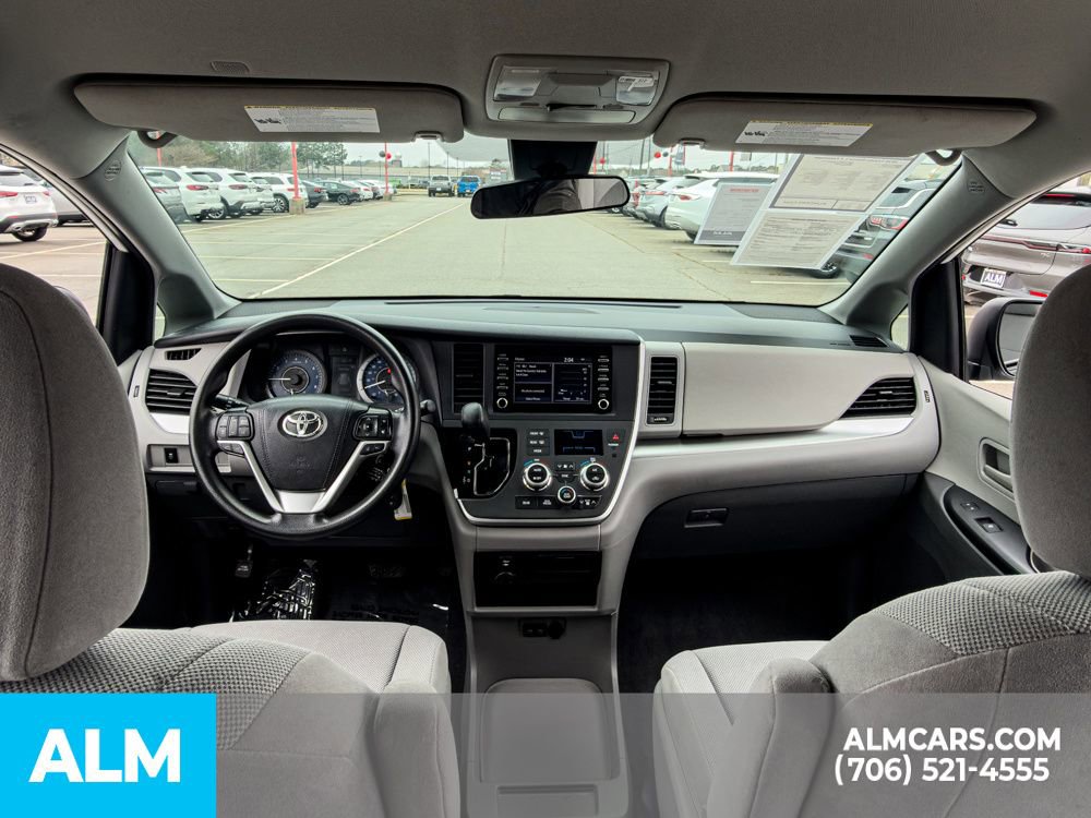 Used 2020 Toyota Sienna L FWD image 26