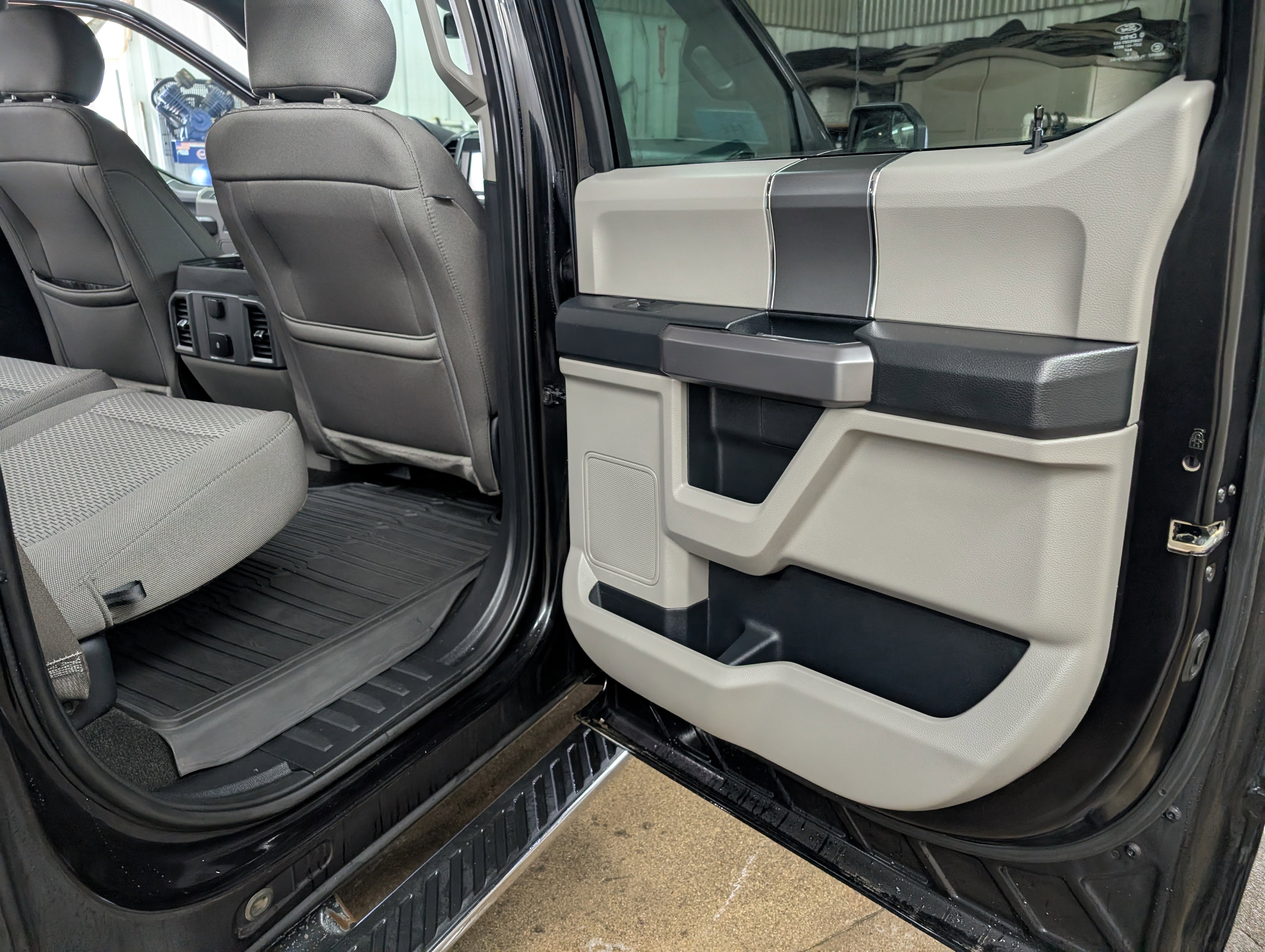 Used 2020 Ford F150 XLT w/ Equipment Group 302A Luxury AWD/4WD image 7