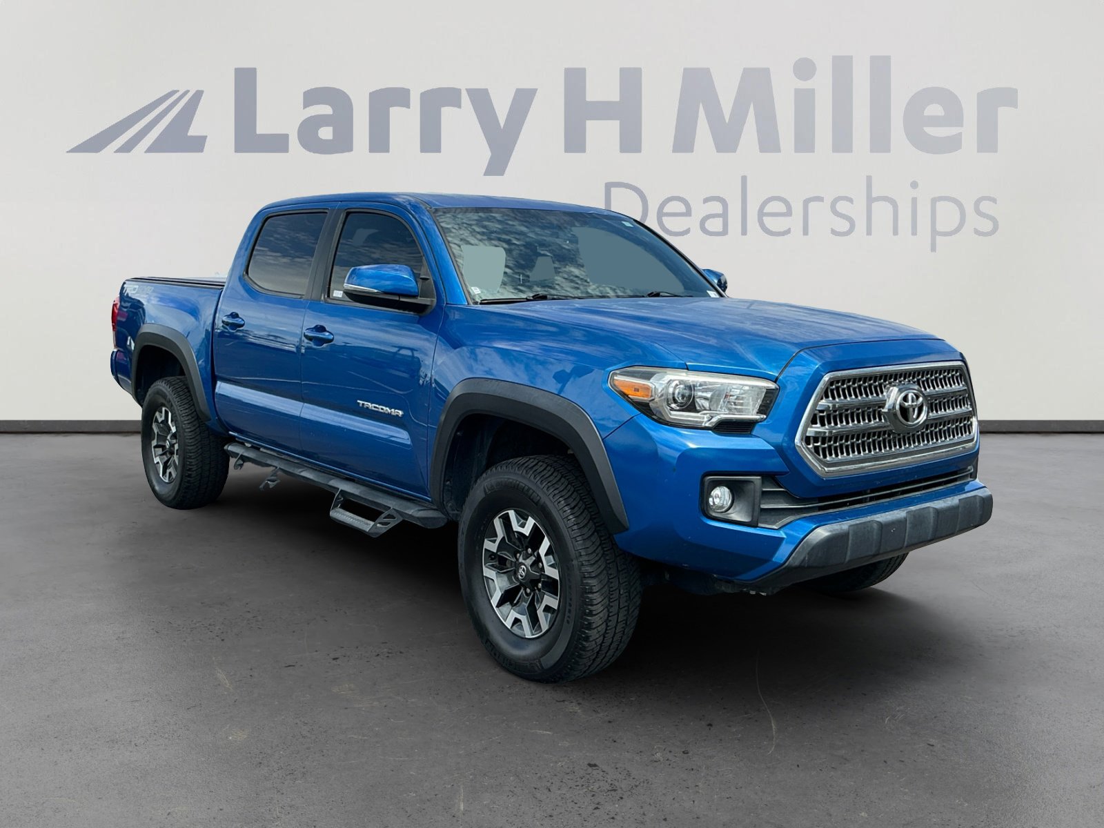 Used 2017 Toyota Tacoma TRD Off-Road image 7