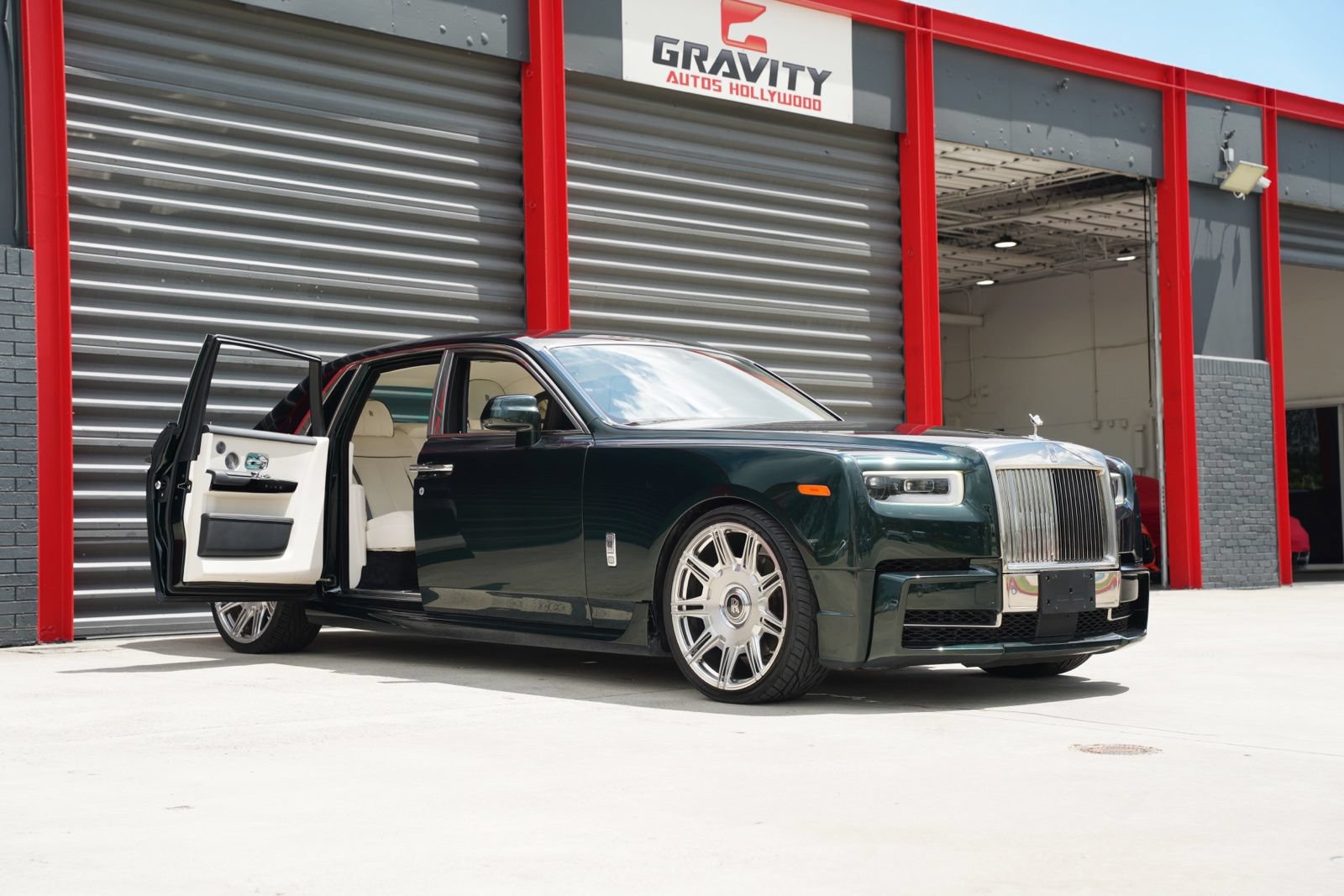 Used 2022 Rolls-Royce Phantom Sedan RWD image 11