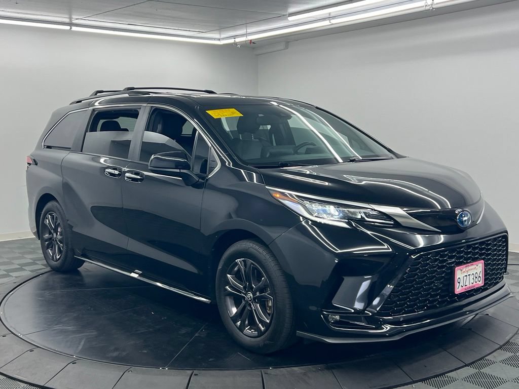 Used 2024 Toyota Sienna XSE w/ XSE Plus Package AWD/4WD image 3